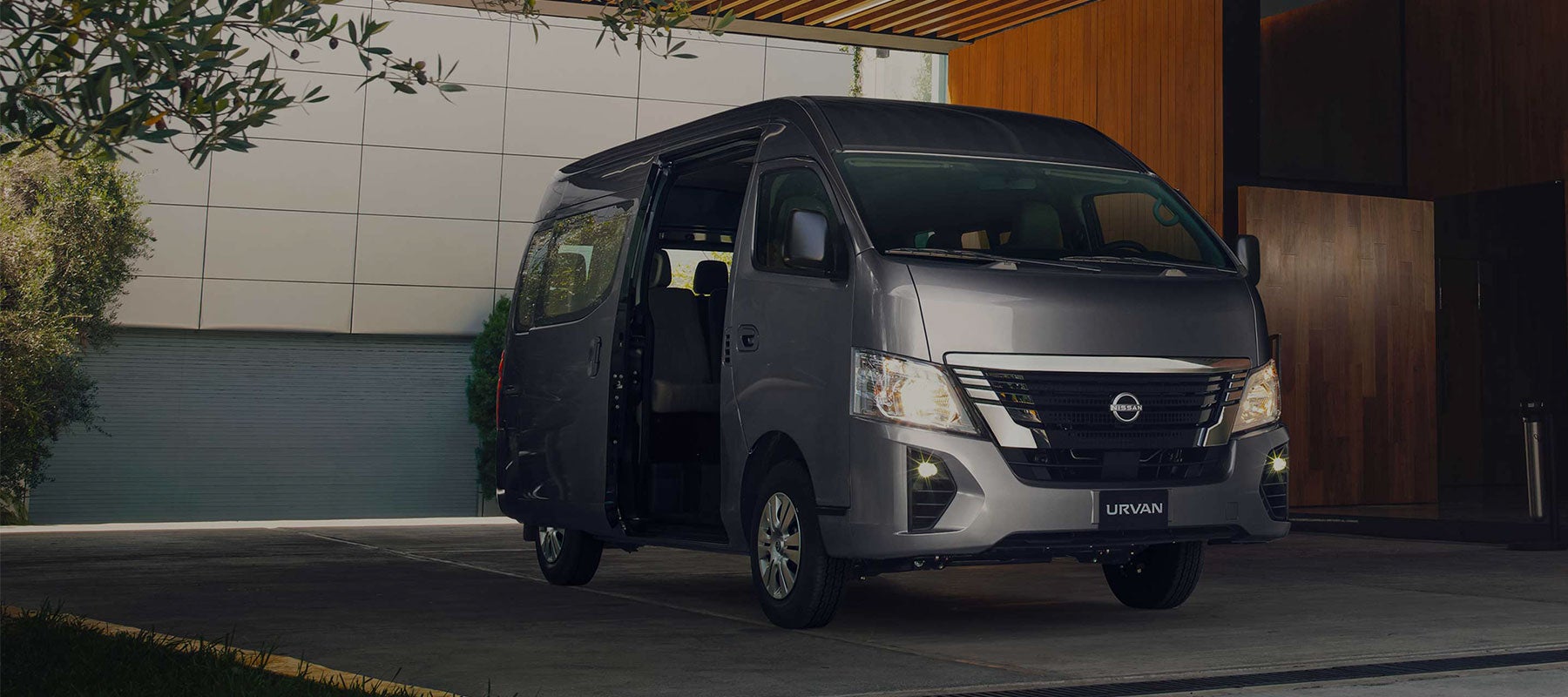 Nissan NV350 Urvan Banner